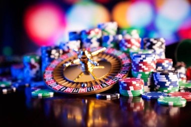 Live dealer table interface with mobile account notes